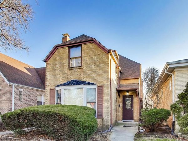 4823 W Balmoral Avenue, Chicago, IL 60630