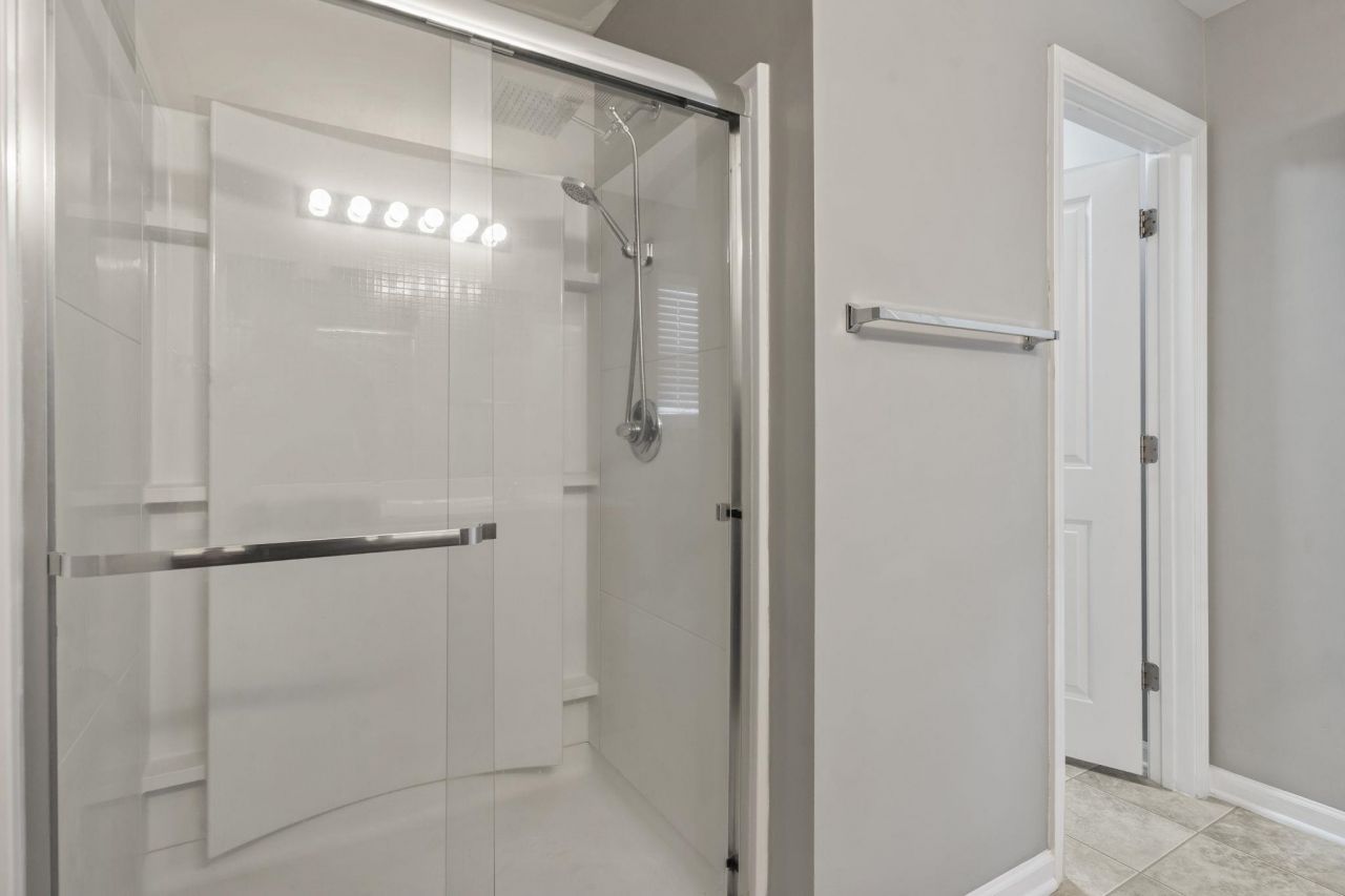 1004 Woodall Ct. Photo 17