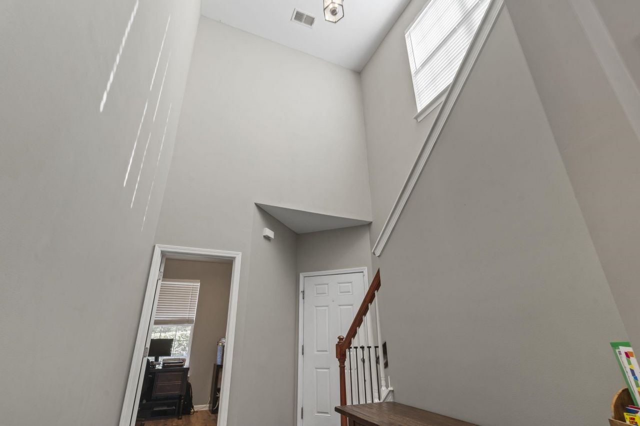 1004 Woodall Ct. Photo 4