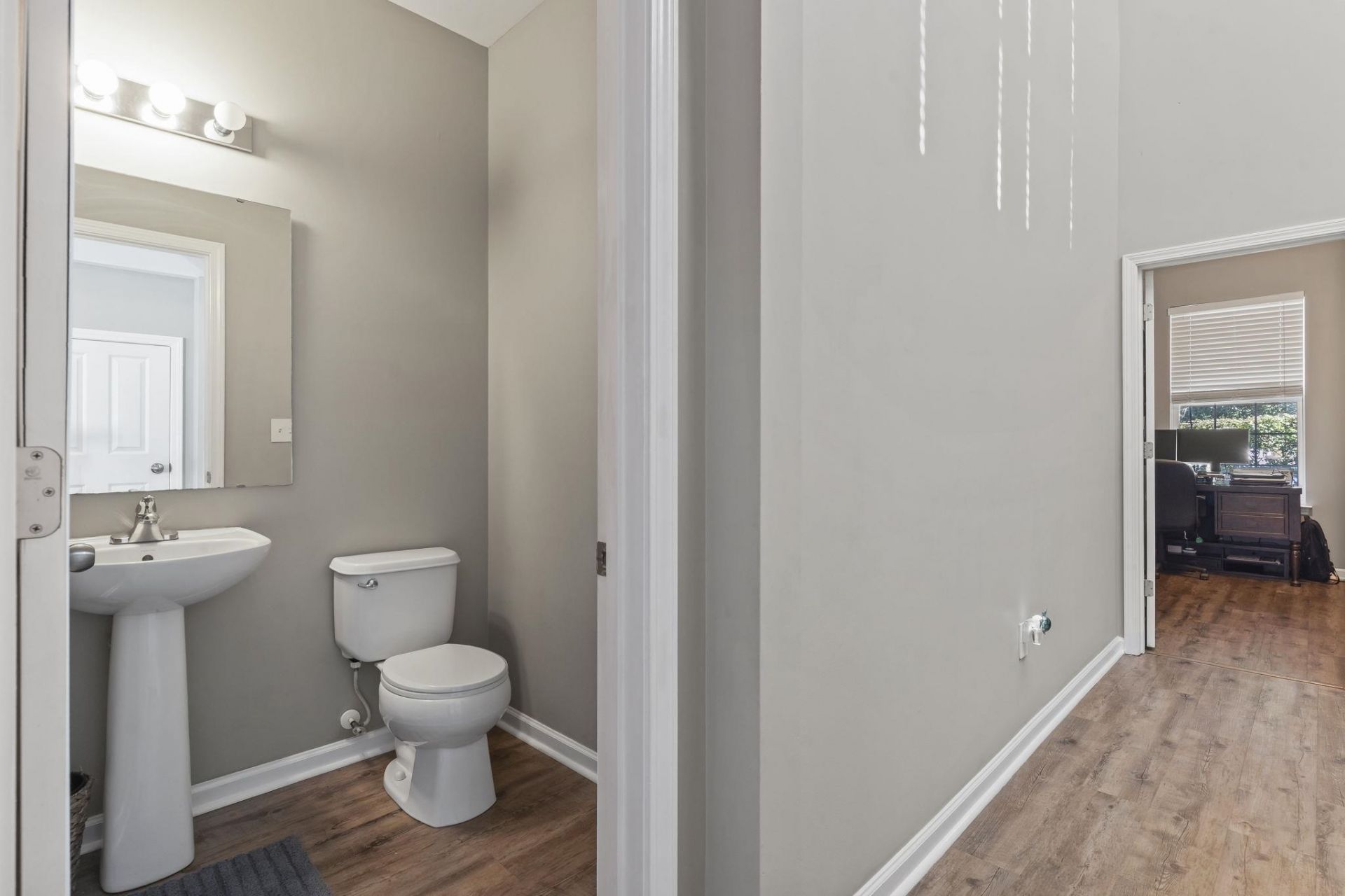 1004 Woodall Ct. Photo 5