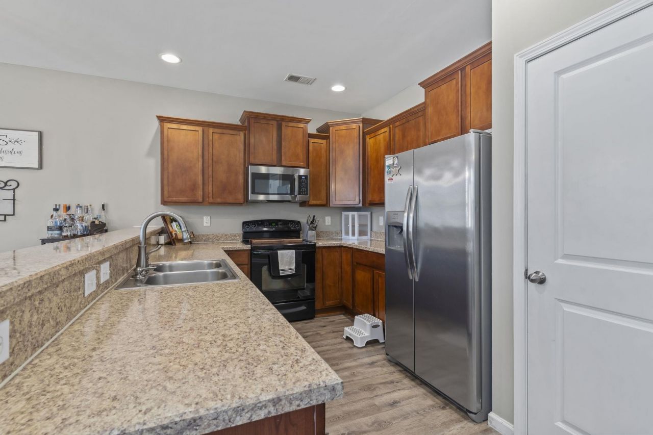 1004 Woodall Ct. Photo 7