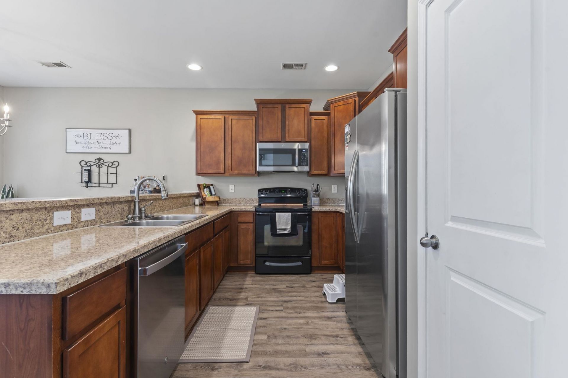 1004 Woodall Ct. Photo 9