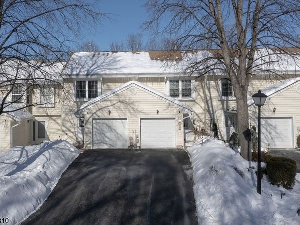 28 Peregrine Point, Hampton, NJ 07860