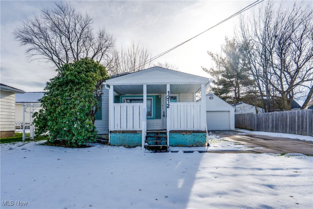 1212 Benton Street, Barberton, OH 44203 Main Photo