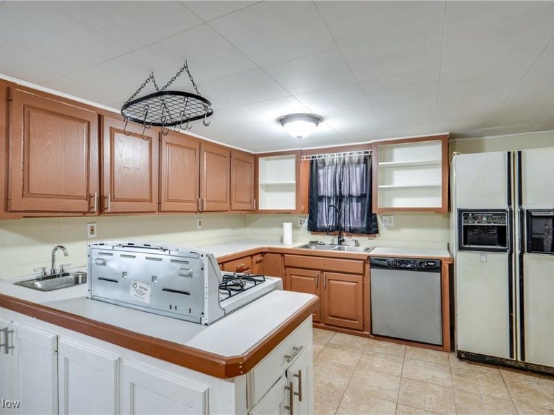 1212 Benton Street, Barberton, OH 44203 Photo 17