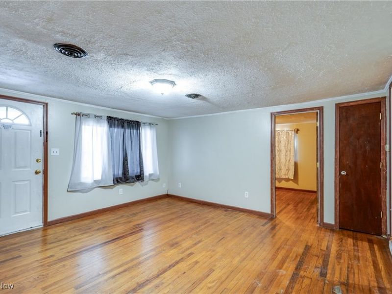 1212 Benton Street, Barberton, OH 44203 Photo 6