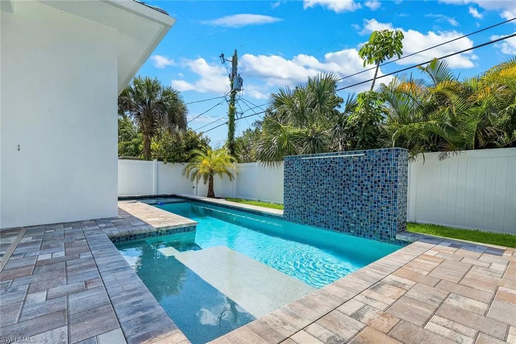 668 93rd Ave N, Naples, FL 34108 Photo