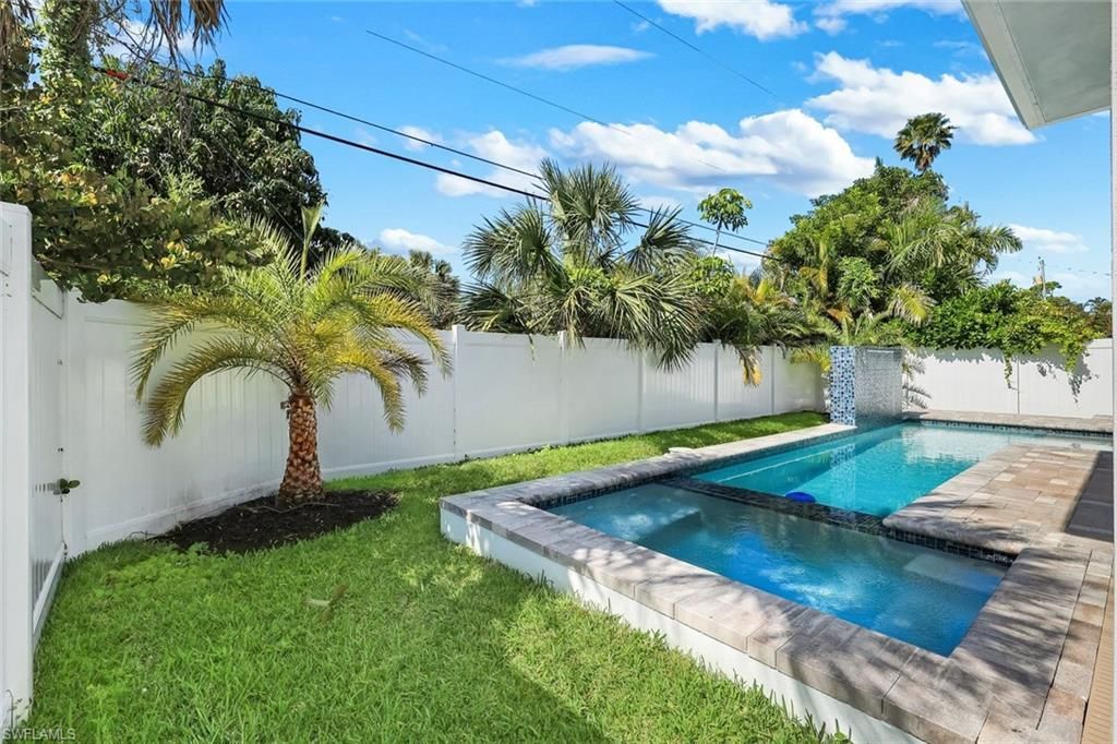 668 93rd Ave N, Naples, FL 34108 Photo
