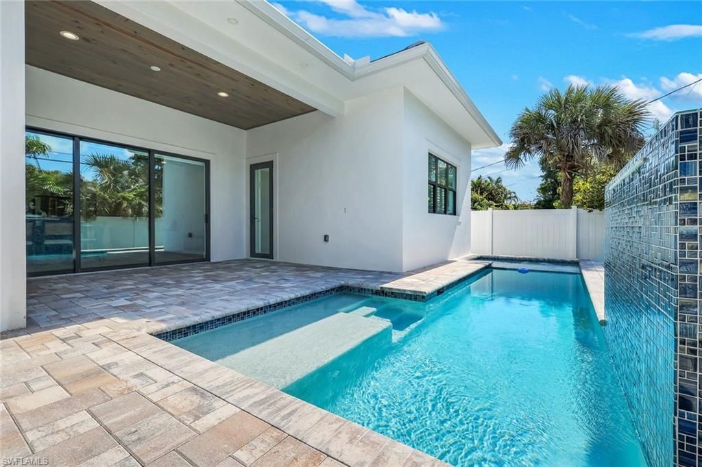 668 93rd Ave N, Naples, FL 34108 Photo