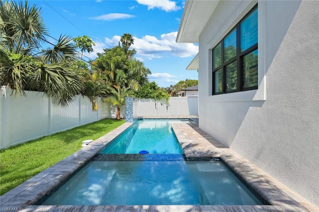 668 93rd Ave N, Naples, FL 34108 Photo