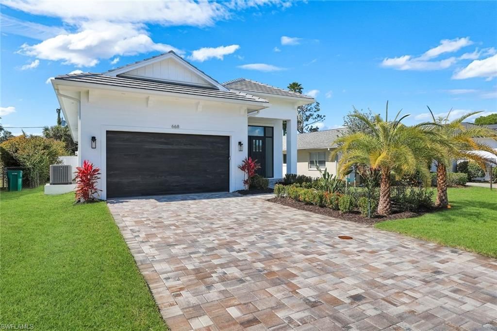 668 93rd Ave N, Naples, FL 34108 Photo
