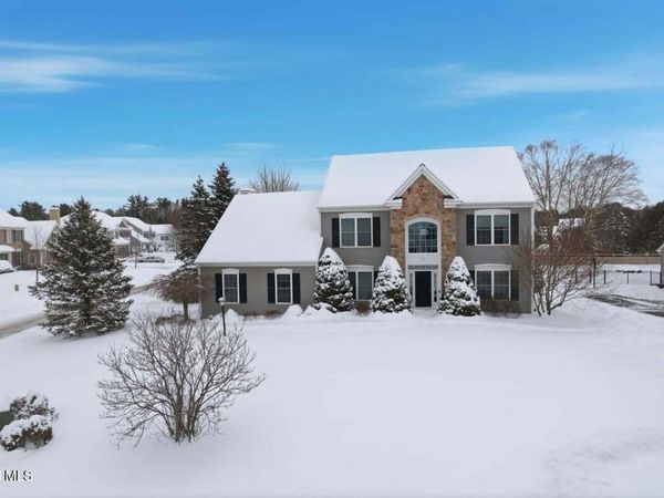 77 Somerset Drive, Glenmont, NY 12077