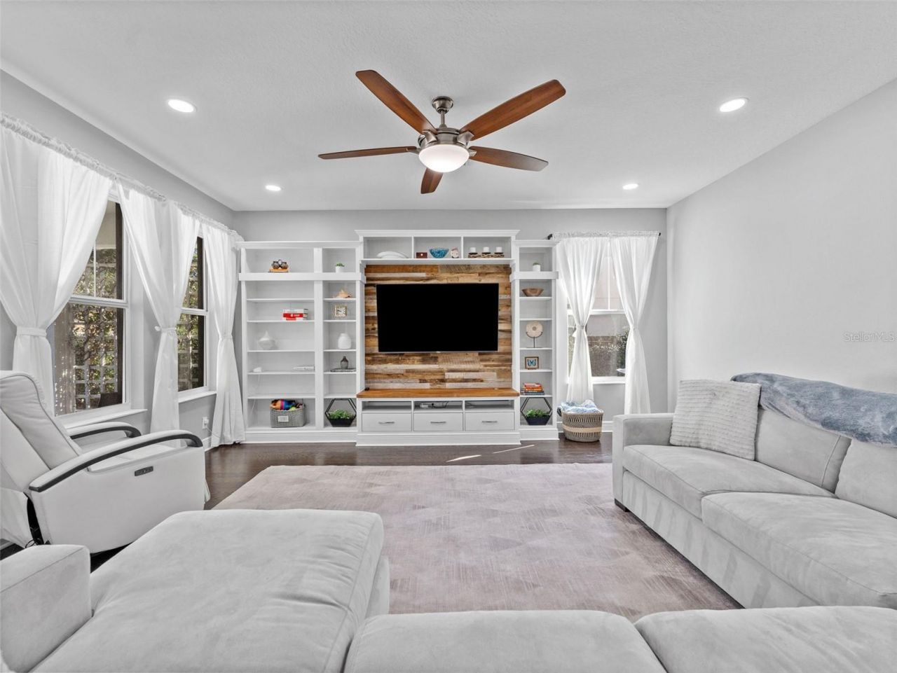 135 24th Avenue S, Saint Petersburg, FL 33705 Photo