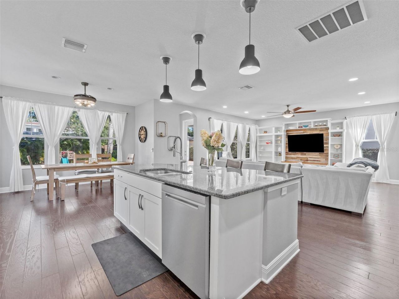 135 24th Avenue S, Saint Petersburg, FL 33705 Photo