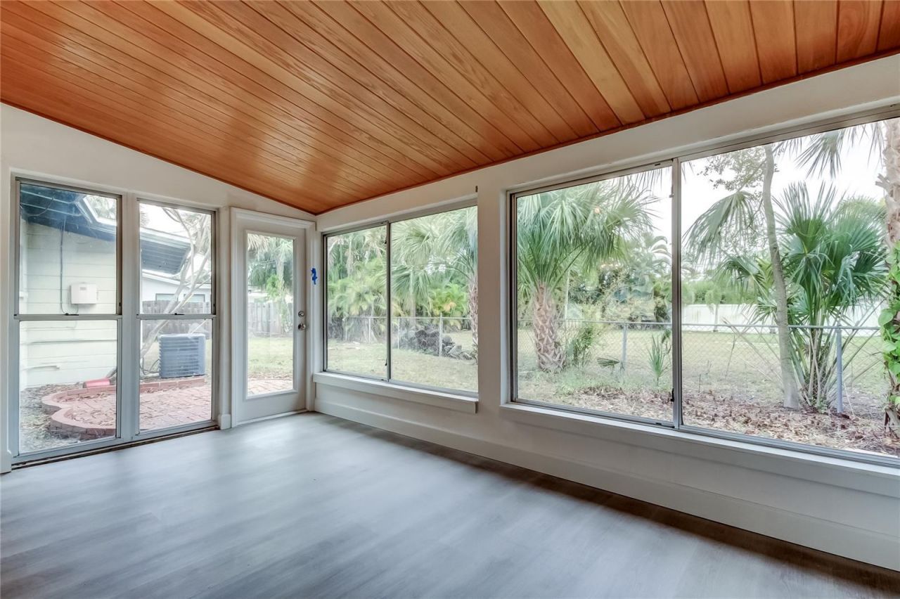 1000 39th Avenue Ne, Saint Petersburg, FL 33703 Photo