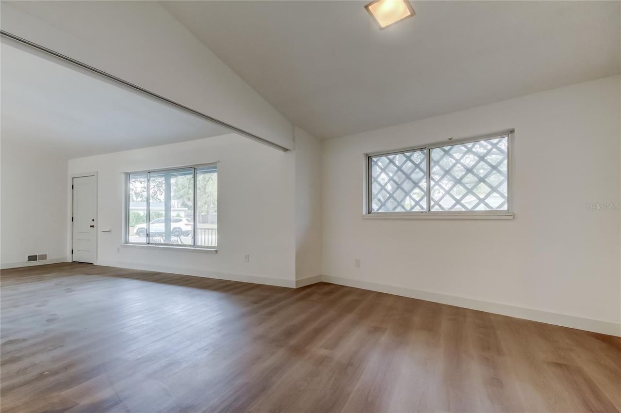 1000 39th Avenue Ne, Saint Petersburg, FL 33703 Photo