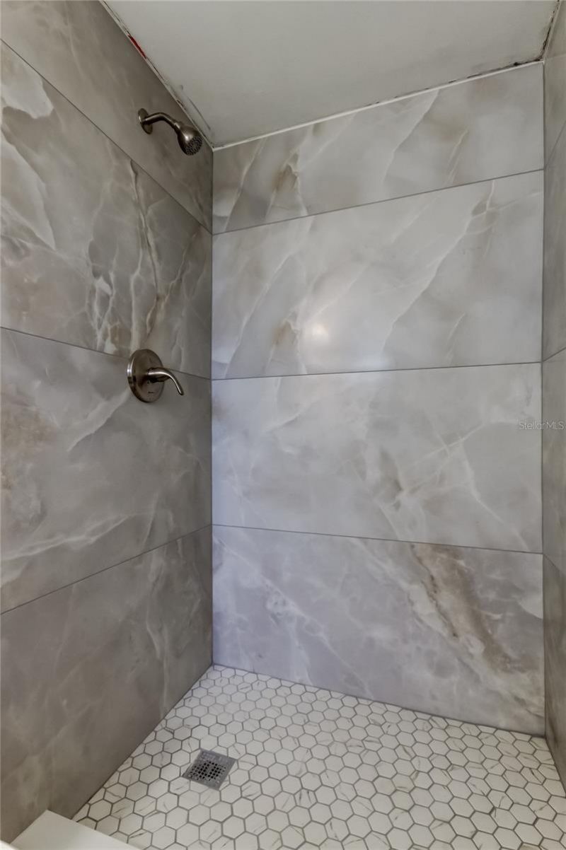 1000 39th Avenue Ne, Saint Petersburg, FL 33703 Photo