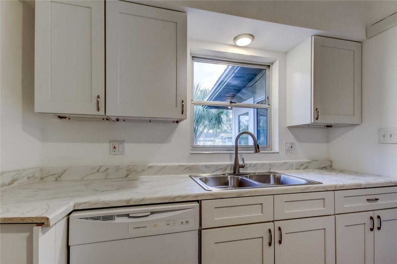 1000 39th Avenue Ne, Saint Petersburg, FL 33703 Photo