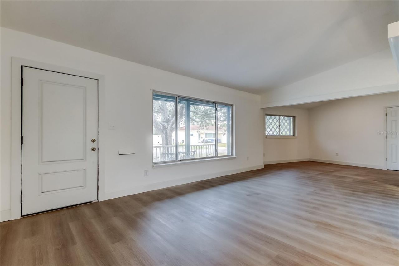 1000 39th Avenue Ne, Saint Petersburg, FL 33703 Photo