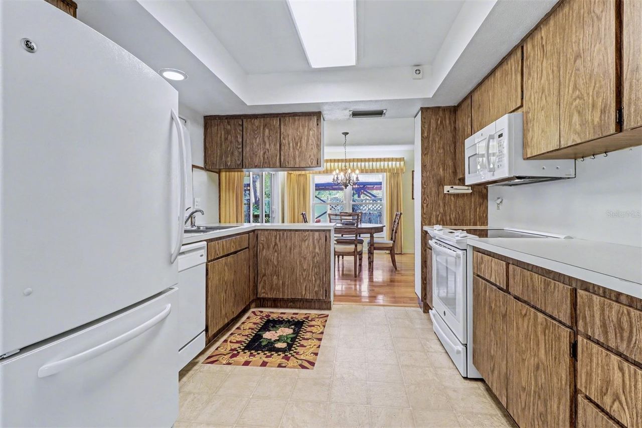 1515 Serpentine Drive S, Saint Petersburg, FL 33705 Photo