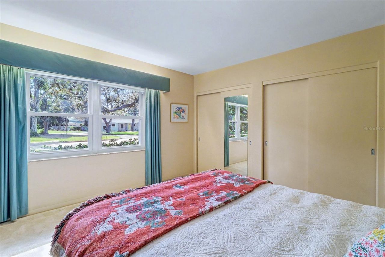 1515 Serpentine Drive S, Saint Petersburg, FL 33705 Photo