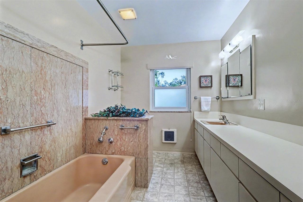 1515 Serpentine Drive S, Saint Petersburg, FL 33705 Photo