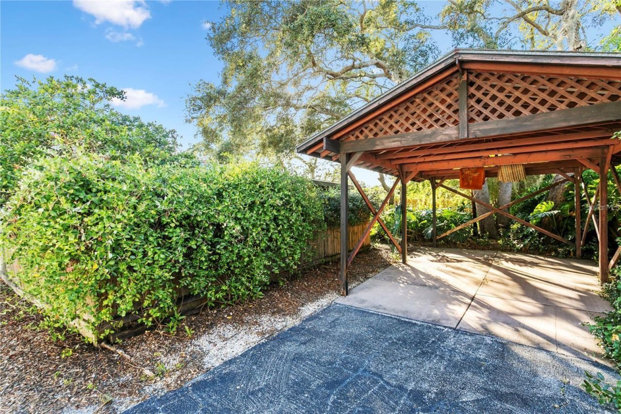 1515 Serpentine Drive S, Saint Petersburg, FL 33705 Photo