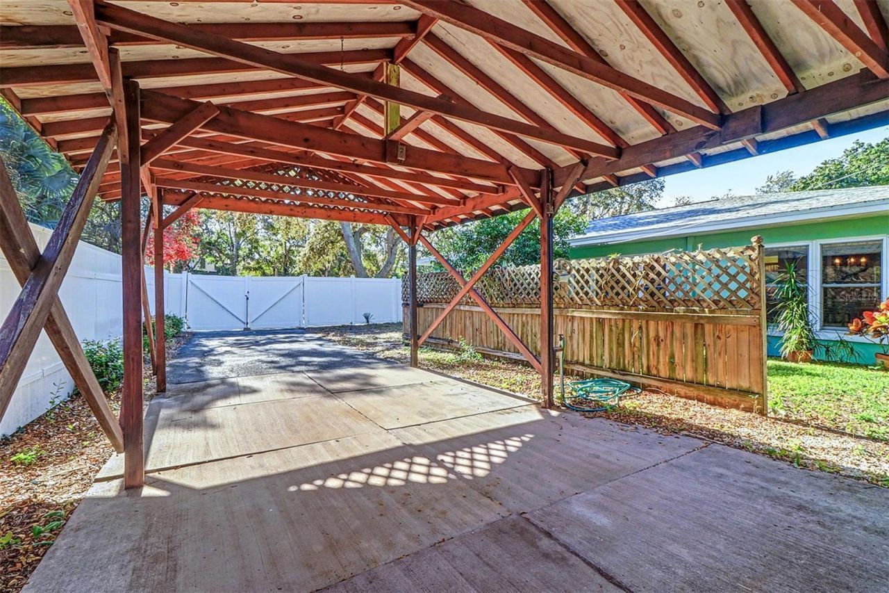 1515 Serpentine Drive S, Saint Petersburg, FL 33705 Photo