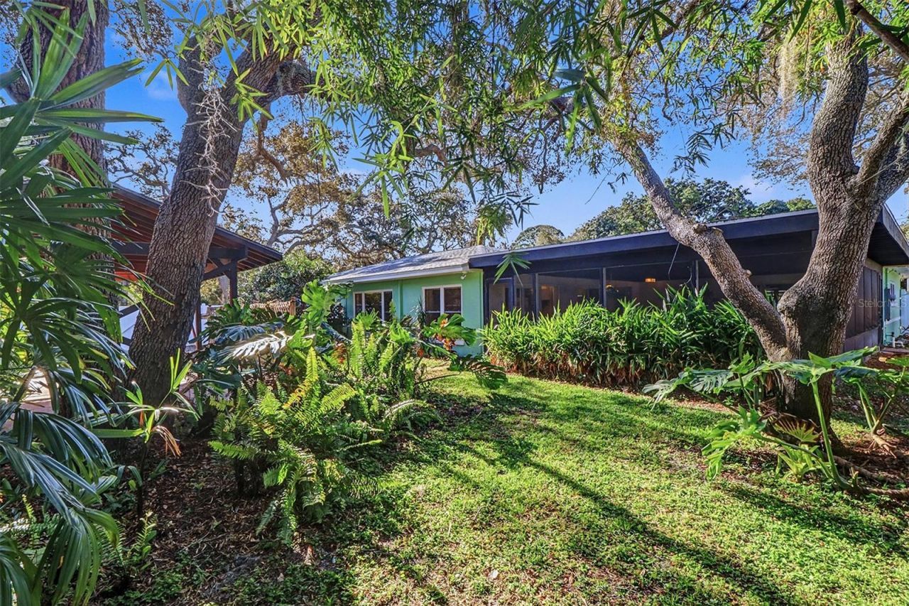 1515 Serpentine Drive S, Saint Petersburg, FL 33705 Photo