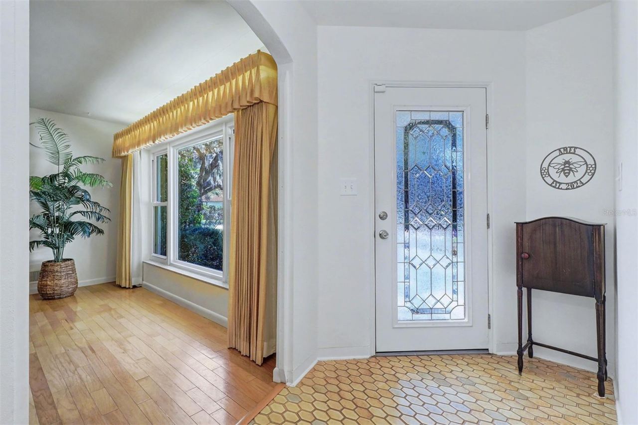 1515 Serpentine Drive S, Saint Petersburg, FL 33705 Photo