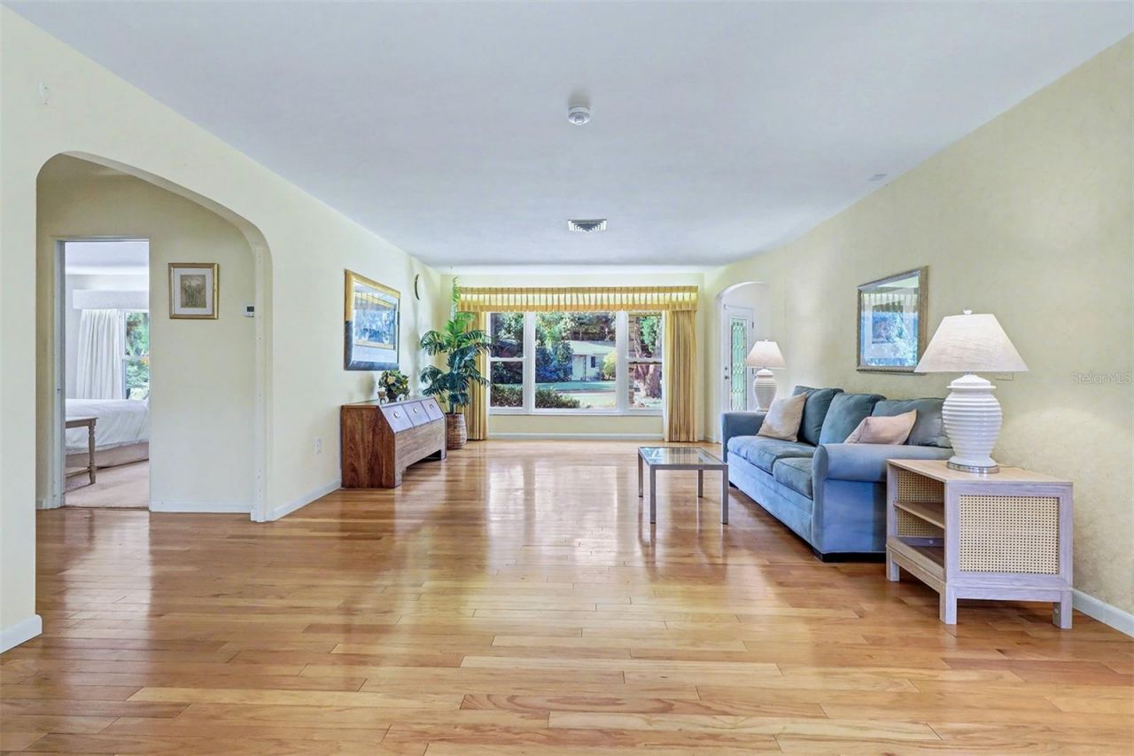 1515 Serpentine Drive S, Saint Petersburg, FL 33705 Photo