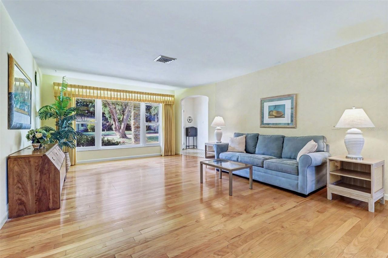 1515 Serpentine Drive S, Saint Petersburg, FL 33705 Photo