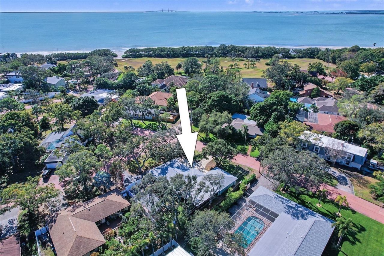 1515 Serpentine Drive S, Saint Petersburg, FL 33705 Photo