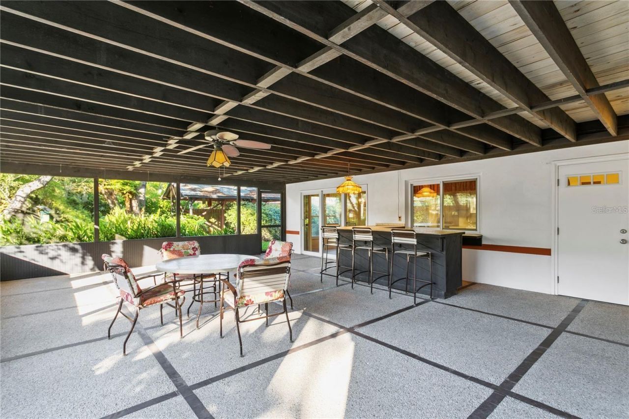 1515 Serpentine Drive S, Saint Petersburg, FL 33705 Photo