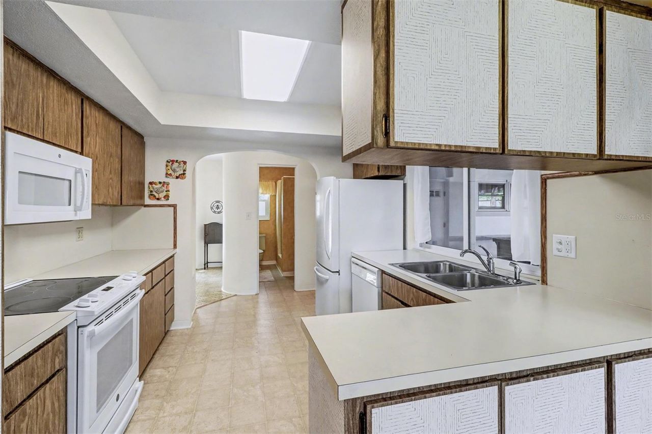 1515 Serpentine Drive S, Saint Petersburg, FL 33705 Photo