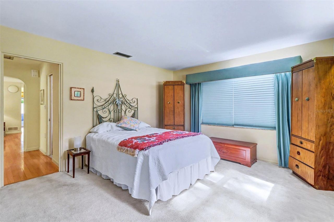 1515 Serpentine Drive S, Saint Petersburg, FL 33705 Photo