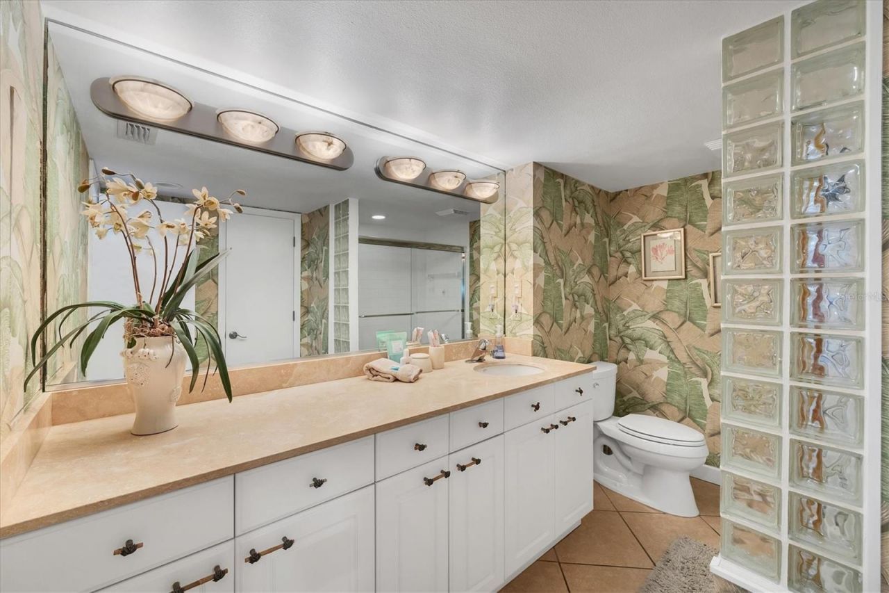 8750 Midnight Pass Road, Unit 302, Sarasota, FL 34242 Photo