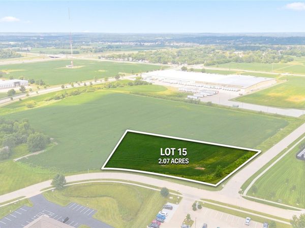 Lot 15 Kacena Rd, Hiawatha, IA 52233