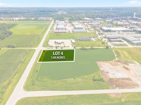 Lot 4 Tower Terrace Rd, Hiawatha, IA 52233