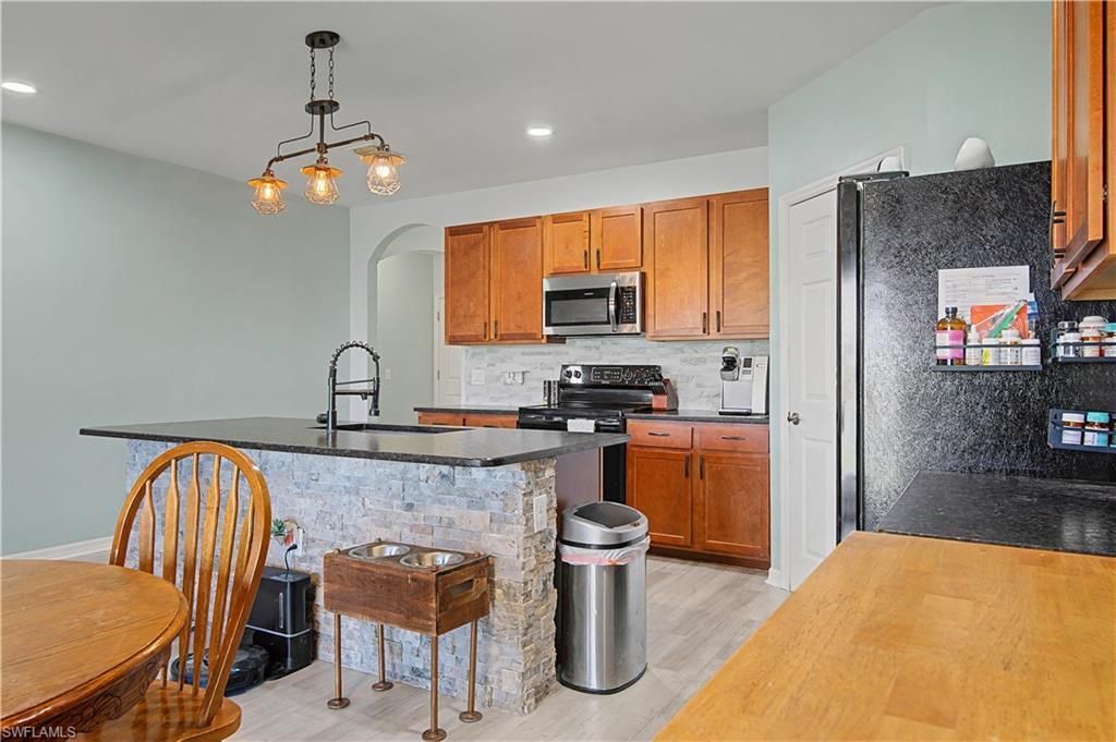 2613 Manzilla Ln, Cape Coral, FL 33909 Photo