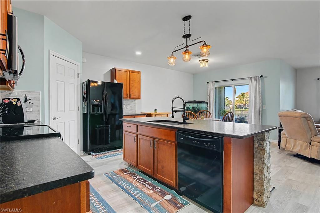 2613 Manzilla Ln, Cape Coral, FL 33909 Photo