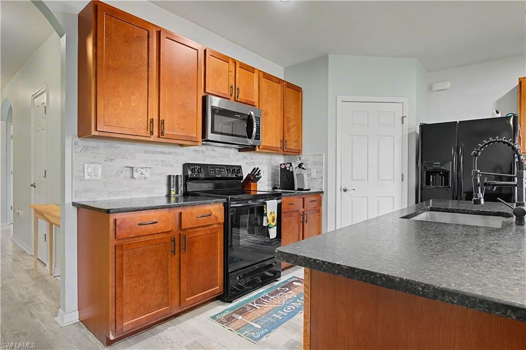 2613 Manzilla Ln, Cape Coral, FL 33909 Photo