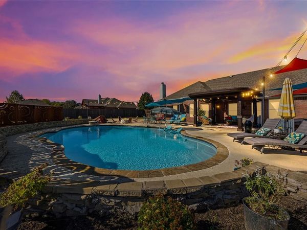 112 Springfield Lane, Red Oak, TX 75165