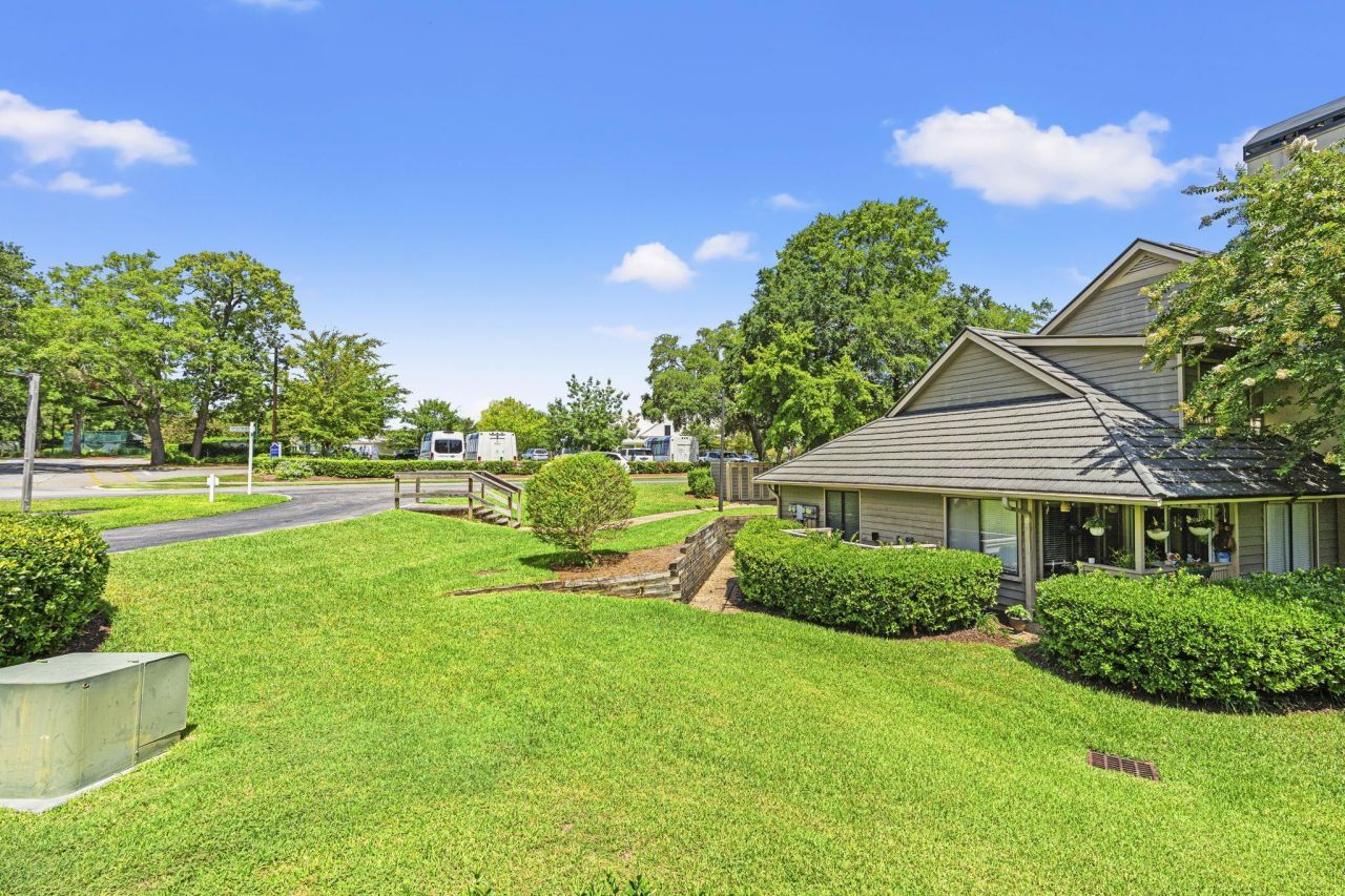 175 Saint Clears Way Photo 33