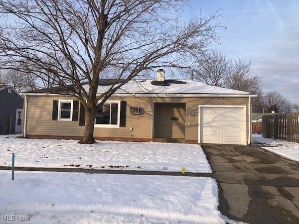10110 Lynden Oval, Parma Heights, OH 44130
