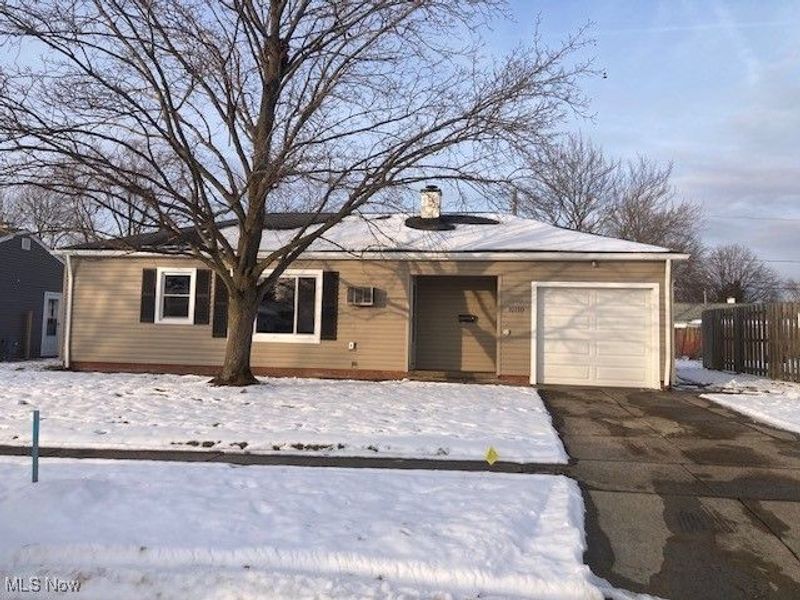 10110 Lynden Oval, Parma Heights, OH 44130 Photo 1