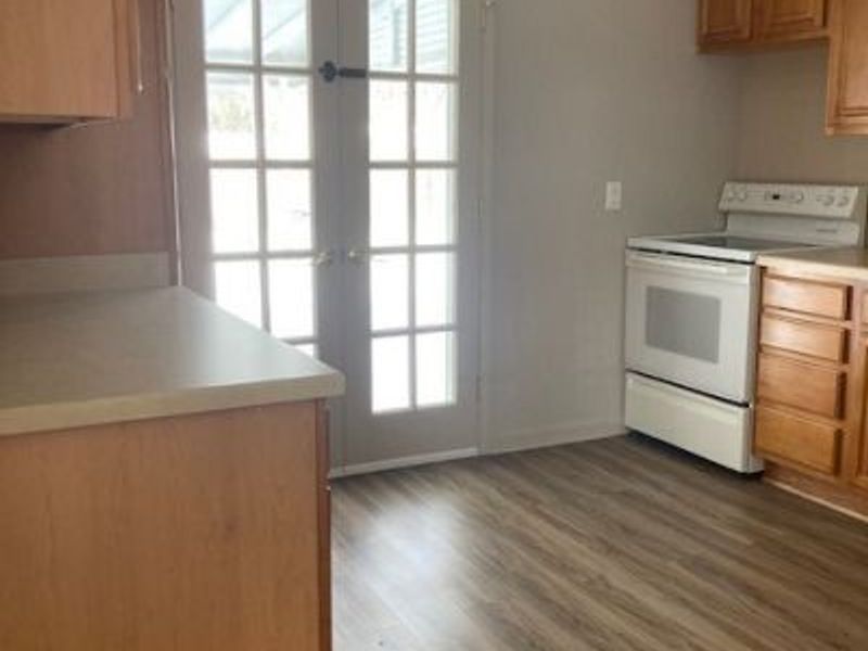 10110 Lynden Oval, Parma Heights, OH 44130 Photo 3