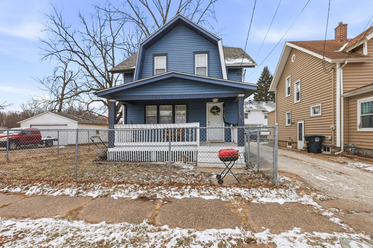 1616 25th Avenue, Moline, IL 61265 Main Photo