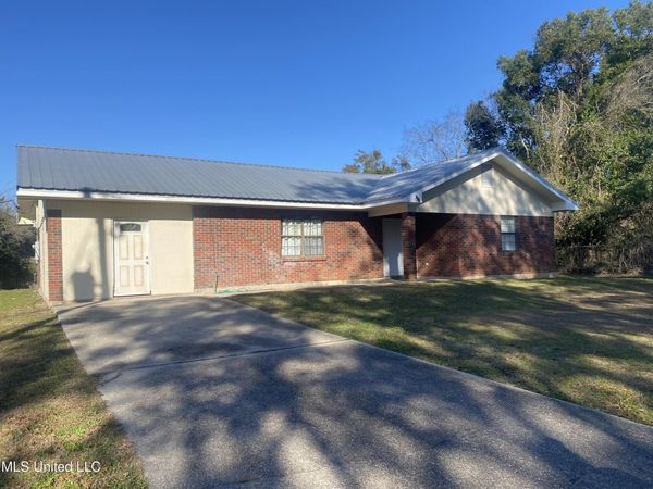 337 Saint George Street, Bay Saint Louis, MS 39520