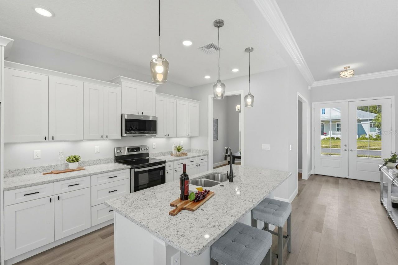 311 W Delaware Avenue, Lake Helen, FL 32744 Photo